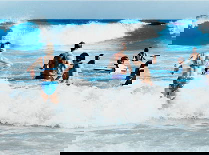 BEAT STREULI (b. 1957) BONDI BEACH 99II signe: BEATSTREULI(b. 1957)BONDI BEACH 99IIsigned, numbered of three and dated "Beat Streuli 1999" on the reversechromogenic pr
