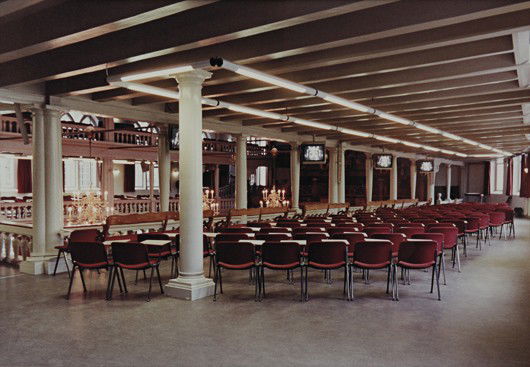 CANDIDA HOFER, Universität Amsterdam I, 1991: Universität Amsterdam I, 1991 Colour coupler print. 65 × 80 cm (25 1/2 × 31 1/2 in). This work is from an edition of 3. ‡ ♠ PROVENANCE Galerie Lehmann, Lausanne%