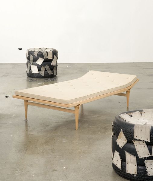 BRUNO MATHSSON 1907-1988 Daybed, 1974. Manufa: BRUNOMATHSSON1907-1988Daybed, 1974.Manufactured by Karl Mathsson, Sweden. Birch, fabric, leather buttons, branded "Firma Kar