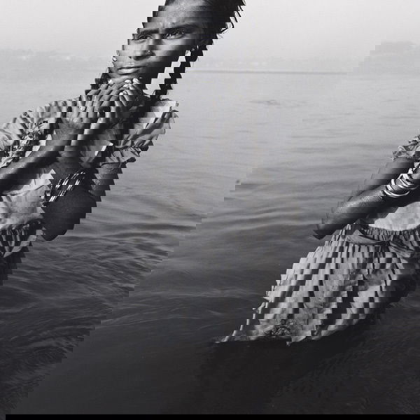 MARY ELLEN MARK b. 1940 India, 1989 Gelatin: MARY ELLENMARKb. 1940India, 1989Gelatin silver print.13 ¾ x 10 ⅞ in. (34.9 x 27.6 cm