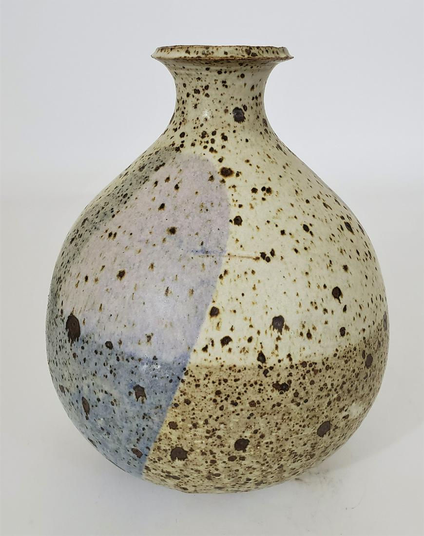 Kriwanek, Franz - stoneware, good condition, 9x7.: A silverton mountain vase, signed "Kri" and a stamp in bottom, 9 x 7 inches in good condition. Franz Kriwanek (1920-1994, Czech/American), artist, potter, professor and author renowned for blending cl