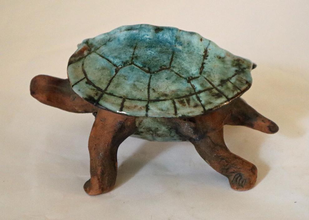 Bob Bow, ceramic,: Bob Bow, ceramic, Turtle, ceramic signed condition: good, total dimensions: 4x7x4.5 weight in lbs: 1.8