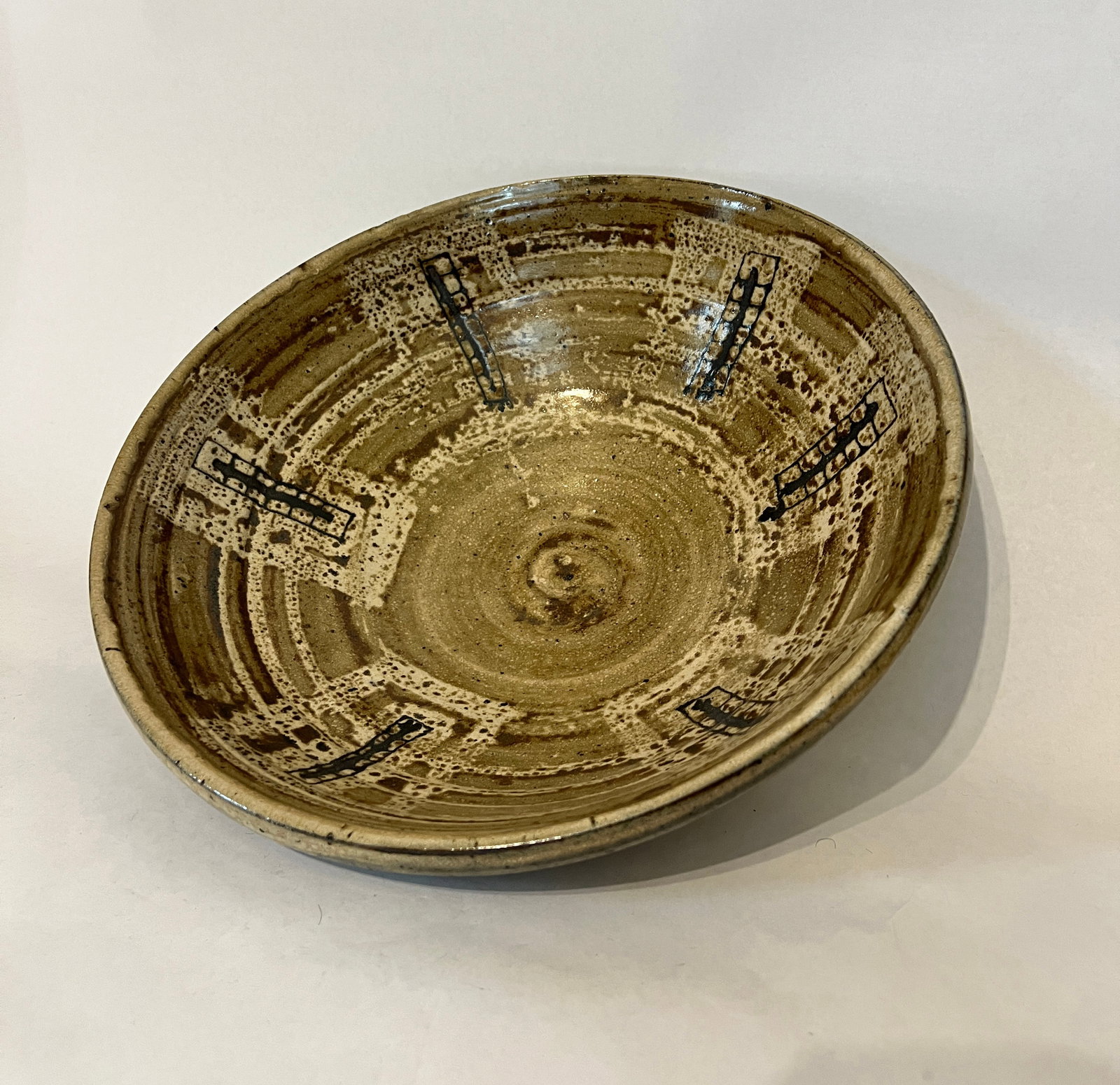 Bellucci, Fran, stoneware, tan/brown bowl: Fran Bellucci, stoneware, tan/brown bowl, good condition, small chip in rim, size: 5 x 14 x 14 inches. From the estate of Tom Klocke. Former College Instructor at Kansas State University, studied Cera