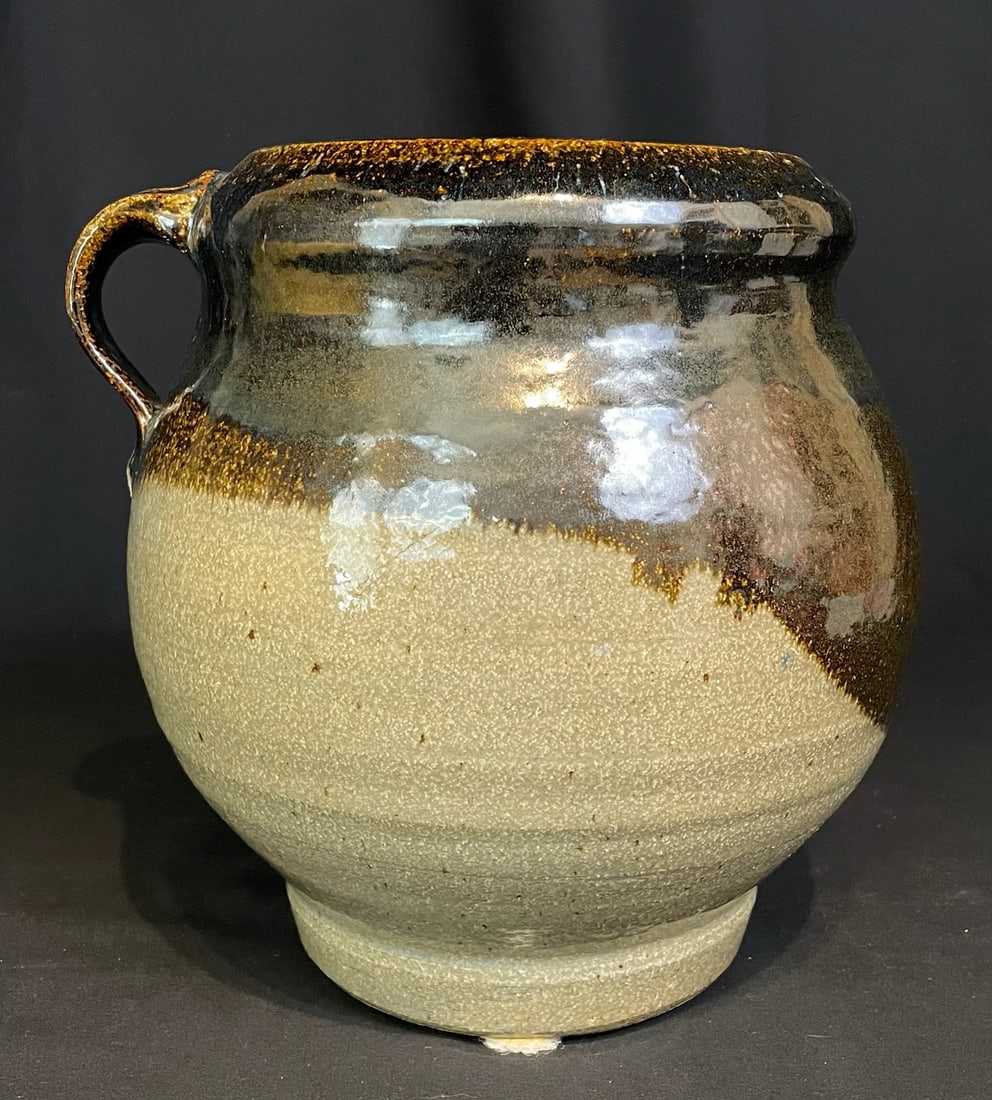 Kahmeyer, Ray (1930-2007) stoneware, large jar: Kahmeyer, Ray (1930-2007) stoneware, large jar, signed with stamp on bottom, good condition, no chips or cracks, vase size: 11 x 9.5 x 10 inches. Ray Kaymeyer was a graduate of Kansas State University