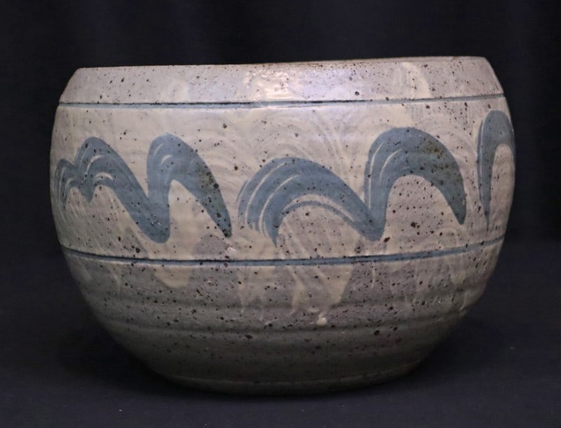 Kahmeyer, Ray, stoneware, large gray bowl: Kahmeyer, Ray, stoneware, large gray bowl, Kahmeyer stamp on bottom, good condition, no chips and cracks, bowl size: 8 x 12 x 12 inches. Ray Kaymeyer was a graduate of Kansas State University with a