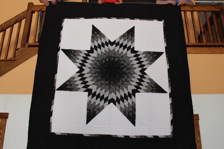 Lone Satr Quilt 98" X 108" Black and White Lone Satr: Lone Satr Quilt 98" X 108" Black and White Darker Spots on photos are shadows. Please look at photos Color may vary due to camera settings. Please call for more