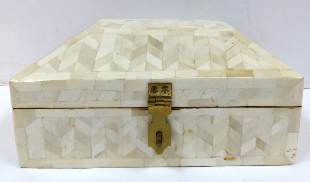 Maitland-Smith Tessellated Bone Jewelry Document Box: A Mid-century Modern tessellated bone box attributed to Maitland-Smith. Brass interior; hinged top.