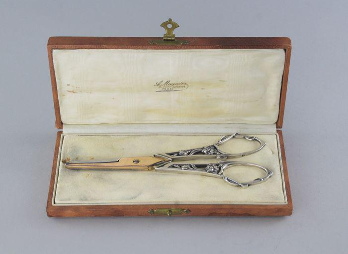 Antique French silver 19th century grape scissors (1 of 7)