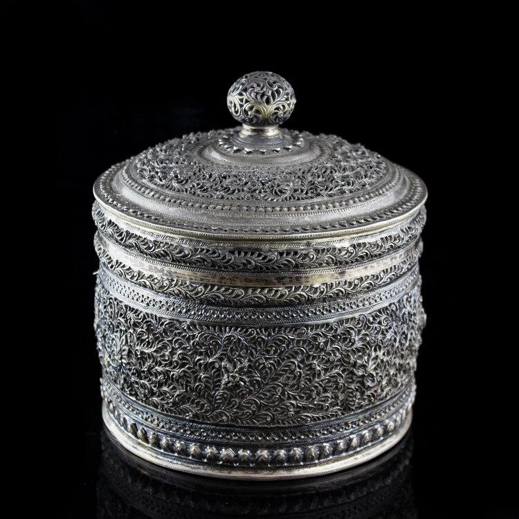 Antique Thai silver unusual betel box. (1 of 14)
