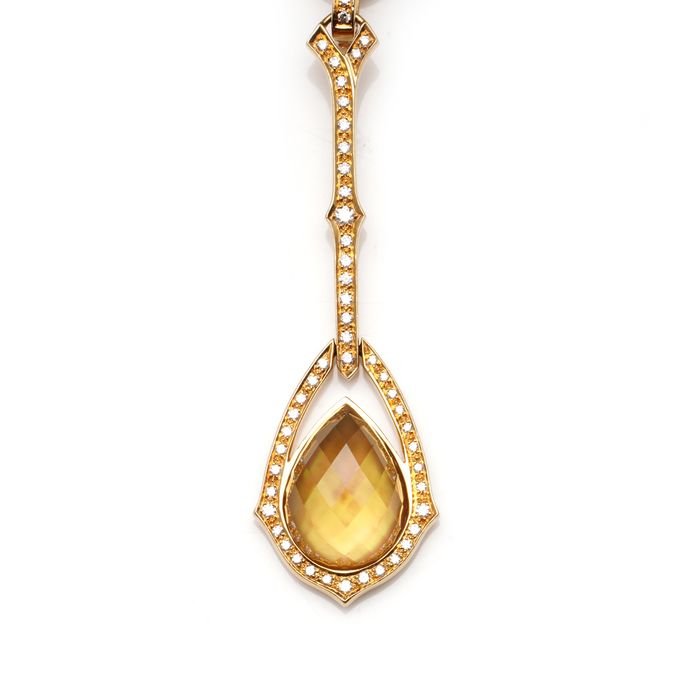 Stephen Webster 18kt. yellow gold Crystal Haze pendant: Stephen Webster 18kt. yellow gold Crystal Haze pendant features a luminous Citrine doublet with a mother of pearl. Designer / Maker: Stephen Webster Made in England, London 2007 Fully hallmarked. Dime