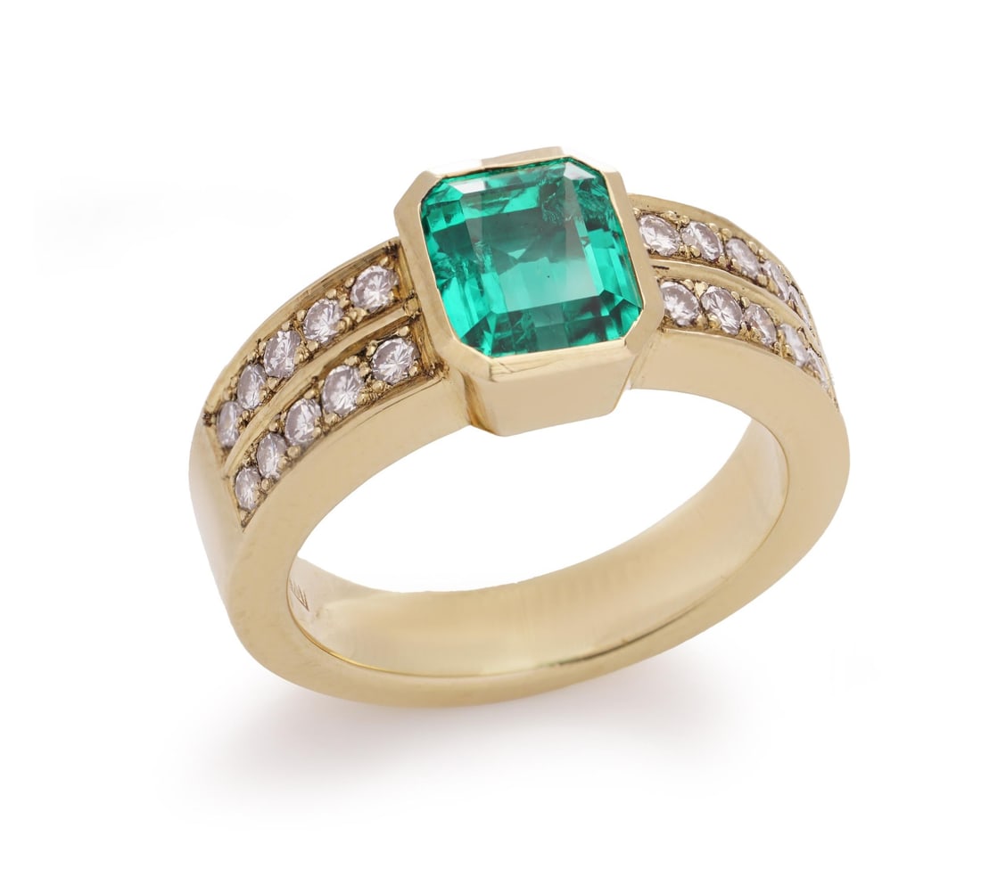 Vintage 18kt. yellow gold natural Colombian emerald ( No Oil ) and diamond ring (1 of 9)