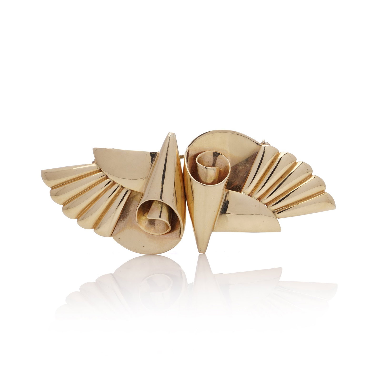 Tiffany & Co. Retro 14KT gold double - clip brooch: A bold and sculptural Retro double-clip brooch by Tiffany & Co., crafted in 14kt gold circa 1940s. The design features fan-like elements and conical motifs, arranged in a dynamic and asymmetrical comp