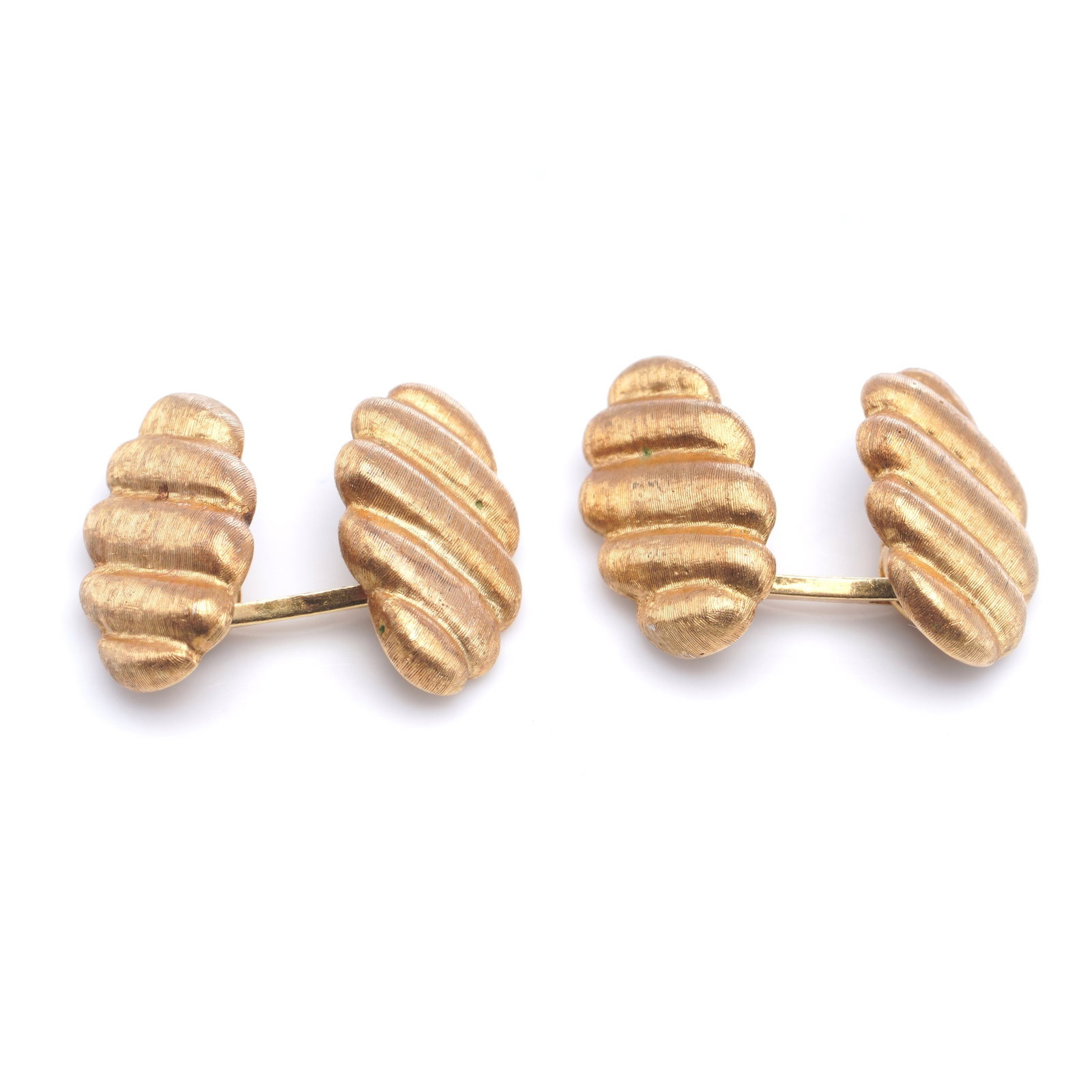 Mario Buccellati vintage 18KT yellow gold Classical pair of cufflinks: A refined pair of vintage cufflinks by Mario Buccellati, masterfully crafted in 18kt yellow gold. Designed in a classical elongated bar form, Fully hallmarked and made in Italy, these cufflinks repres