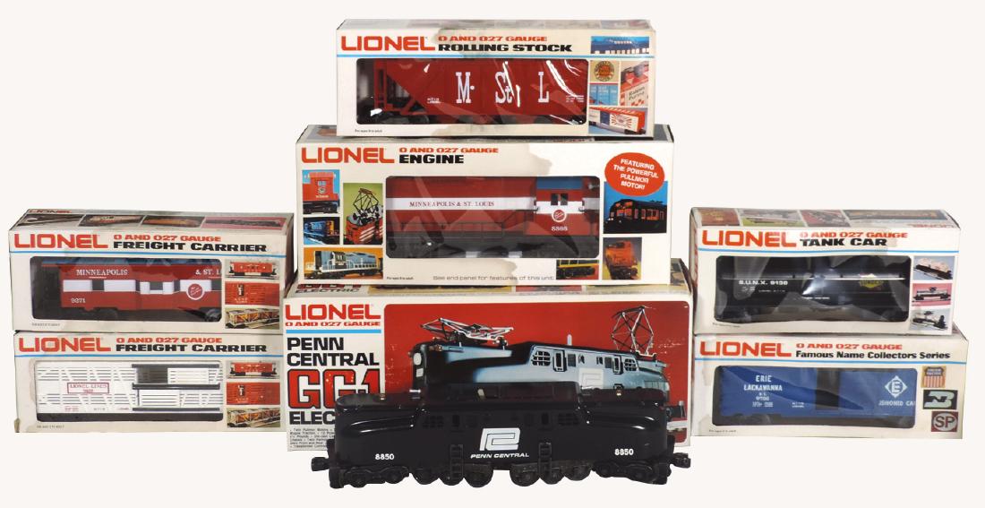 Toy train cars/engines w/boxes (7), Lionel 027 Gauge: Toy train cars/engines w/boxes (7), Lionel 027 Gauge Penn Central/ Minneapolis-St. Paul engines (2), hopper, box car, Sunoco tanker, freight carrier & caboose, all Near-Mint cond w/Good boxes, 10"-16"