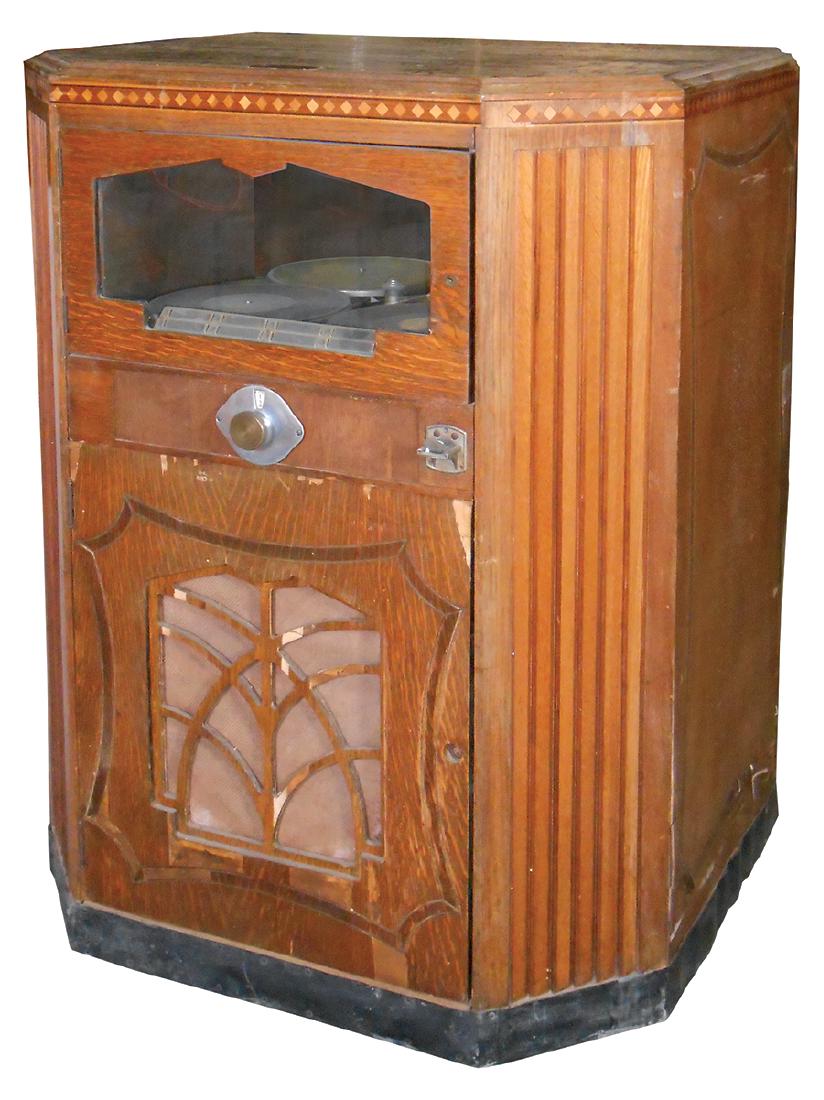 Coin-operated jukebox, Seeburg Audiophone Selective,: Coin-operated jukebox, Seeburg Audiophone Selective, Extremely Rare early Seeburg w/8 selections on 2 tiers of 4 turntables, unusual mech, oak cabinet w/parquet inlay, c.1930's, appears mostly complet