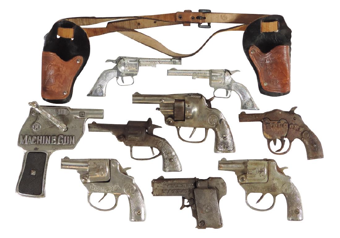 Toy guns & holster (10), all guns Kilgore, (2): Toy guns & holster (10), all guns Kilgore, (2) Invincible, Border Patrol, Ra-Ta-Ta-Tat Machine Gun, Rotor Fifty, Big Bill & leather double holster with horse head design & (2) matching Pal pistols, so