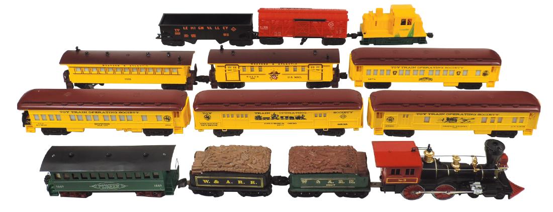 Toy train engine & cars (13), Lionel loco, U.S Mail (1 of 1)