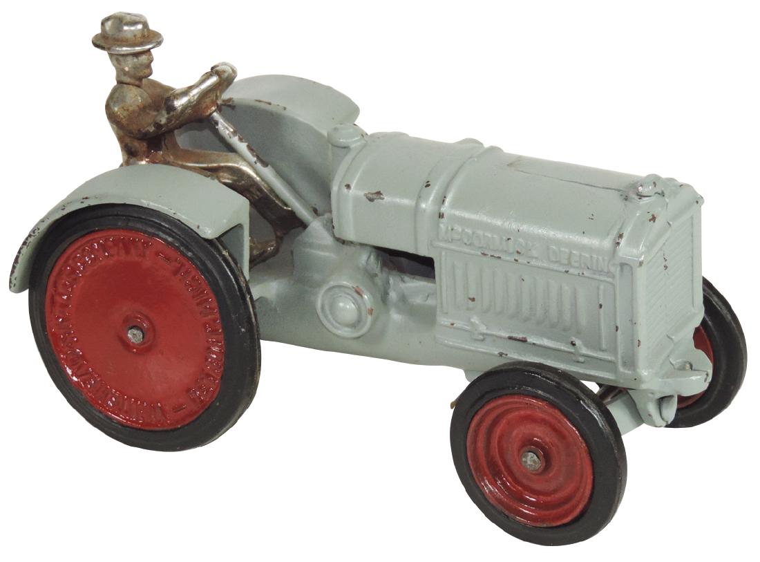 Toy tractor, Arcade McCormick-Deering, cast iron (1 of 1)