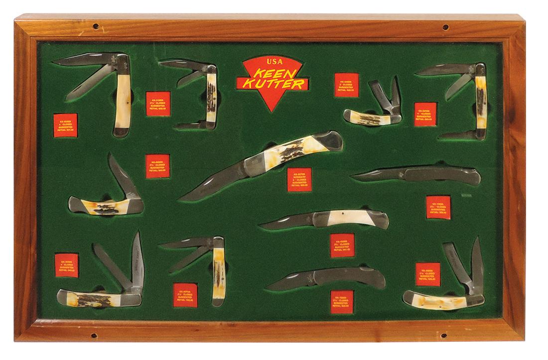 Knives, Keen Kutter Dealers Display, 12 diff handled folding knives (most stag) in fitted tray: Knives, Keen Kutter Dealers Display, 12 diff handled folding knives (most stag) in fitted tray w/glazed walnut case, Exc cond, 16"H x 25"W.