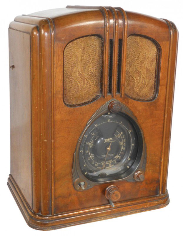 Zenith radio, Model 7-J-232, good cabinet, same m: Zenith radio, Model 7-J-232, good cabinet, same model radio that was used in the Walton's TV show, VG untested cond, 23"H x 18"W.