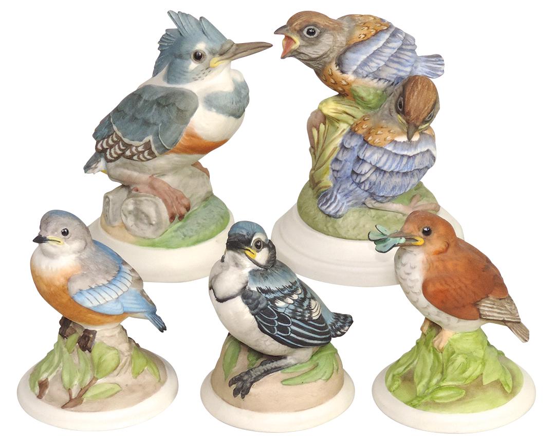 Porcelain (5), Boehm fledgling & baby birds: Western Bluebird #494, Kingfisher #449, Blue Jay #456,: Porcelain (5), Boehm fledgling & baby birds: Western Bluebird #494, Kingfisher #449, Blue Jay #456, Blue Bird #462 & Wood Thrush #442, Exc cond, largest 6"H.