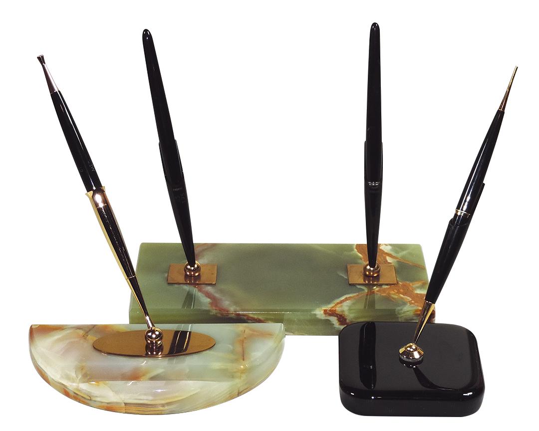 Desk Pen Sets (3), all Parker, Model 1125-2-SP w/cream/rust marble base & 61 fountain pen, green: Desk Pen Sets (3), all Parker, Model 1125-2-SP w/cream/rust marble base & 61 fountain pen, green marble base w/2 fountain pens & Desk Set 8136 w/jet crystal base w/fountain pen, all Exc pre-owned unte