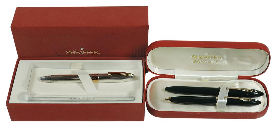 Fountain Pens, Sheaffer Balance Fountain Pen & Ballpoint Pen 871-5 in Hunter Green w/Med 14K Nib &: Fountain Pens, Sheaffer Balance Fountain Pen & Ballpoint Pen 871-5 in Hunter Green w/Med 14K Nib & Sheaffer Legacy 2 Sterling Silver w/gold trim, a Rare blank w/no etching & 18K Nib, w/Lucite holder, 