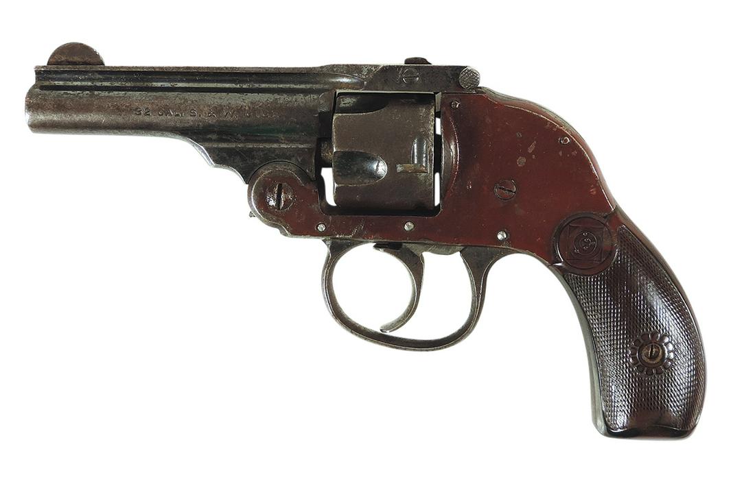 Firearm, Revolver, Harrington & Richardson Arms Co., Worcester, Mass, .32 hammerless double action,: Firearm, Revolver, Harrington & Richardson Arms Co., Worcester, Mass, .32 hammerless double action, 5 shot top break, 3" barrel, Serial #184071 on handle bottom of gun frame, orig factory hard rubber 