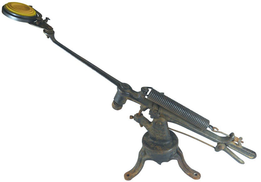 Target thrower, mfgd by Western Trap & Target Co.-St. L: Target thrower, mfgd by Western Trap & Target Co.-St. Louis, Exc cond, 23"H x 36"L.