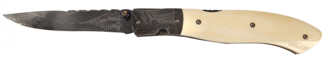 Pocket knife, gentleman's lockback folder, bench made b: Pocket knife, gentleman's lockback folder, bench made by the award-winning Ralph Turnbull from Rockford, IL, Ealy damascus blade & bolsters, ivory scales, tiger eye inlay in titanium thumbstud, filewo