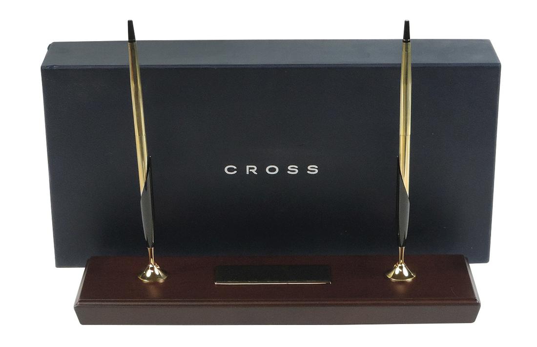 Pen Desk Set, Cross walnut base w/matching ballpoint pens, includes un-ascribed name plate, NOS in: Pen Desk Set, Cross walnut base w/matching ballpoint pens, includes un-ascribed name plate, NOS in orig box.