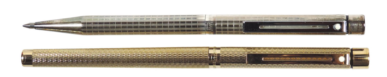 Pens (2), Sheaffer White Dot Targa Sterling rollerball, checkered, 1006 Fine, NOS & 23k gold-filled: Pens (2), Sheaffer White Dot Targa Sterling rollerball, checkered, 1006 Fine, NOS & 23k gold-filled 1009 Fine Chased, geometric w/585 14k nib, Exc untested cond.