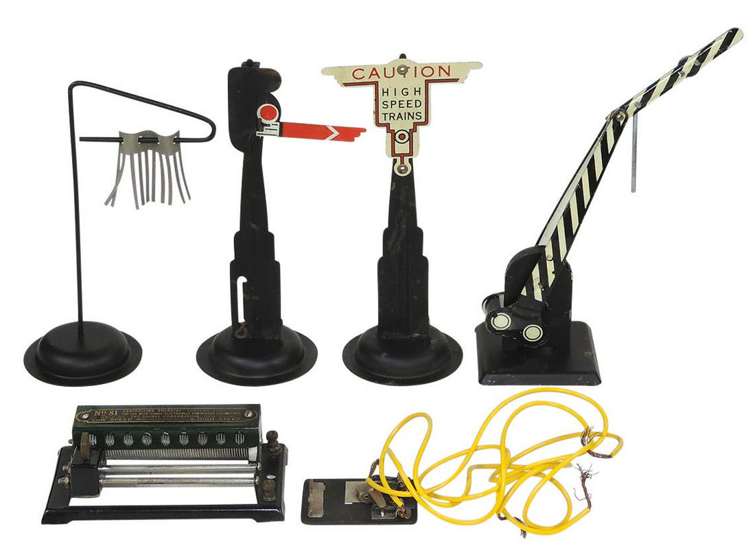 Toy Electric Train Accessories (3), Marx boxed 4-pc signal set & Lionel boxed #81 Rheostat & #812T, (1 of 2)