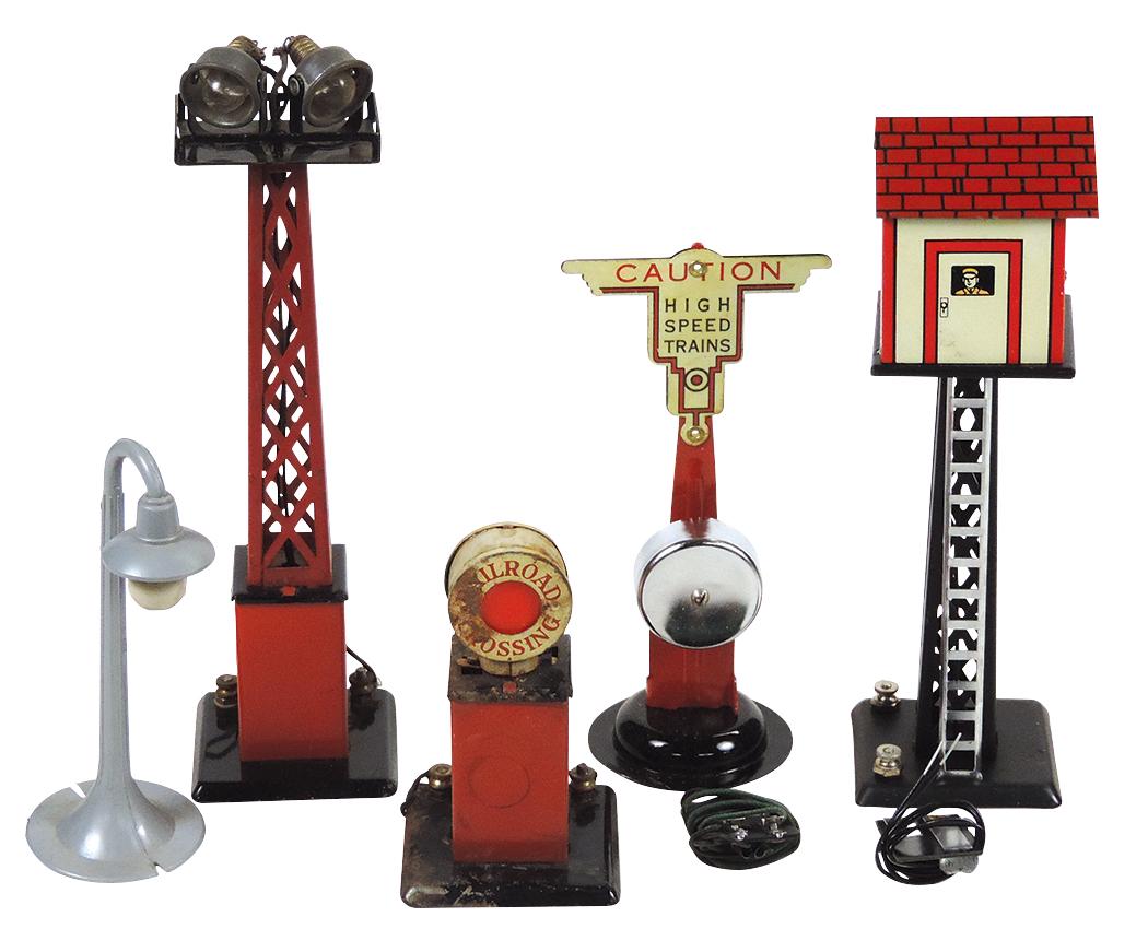 Toy Electric Train Accessories (5), Marx control tower, searchlight, signals & lamp post in orig (1 of 2)