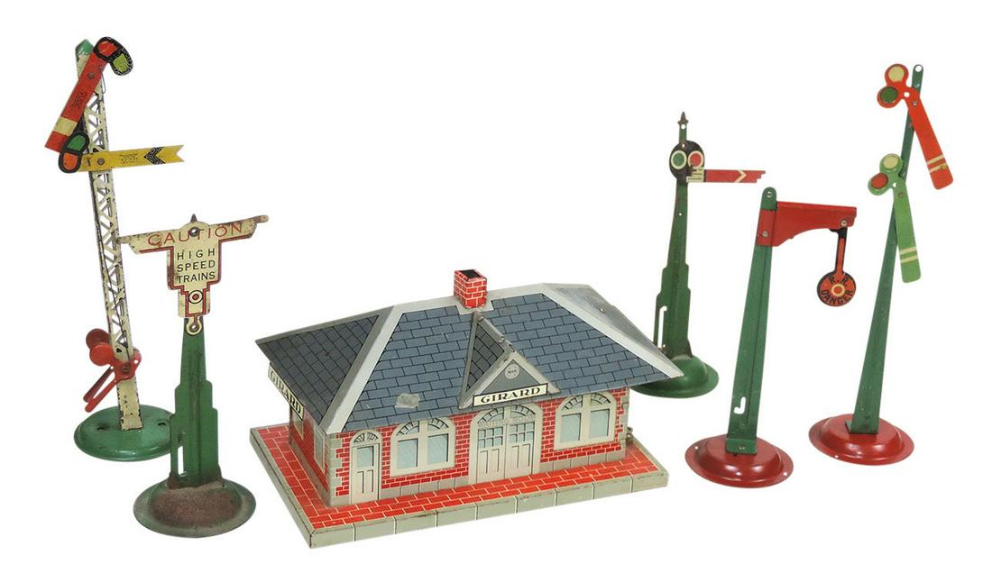 Toy Railroad Accessories (6), Marx Girard whistle stop station & various signals, incl Hornby, tin & (1 of 1)