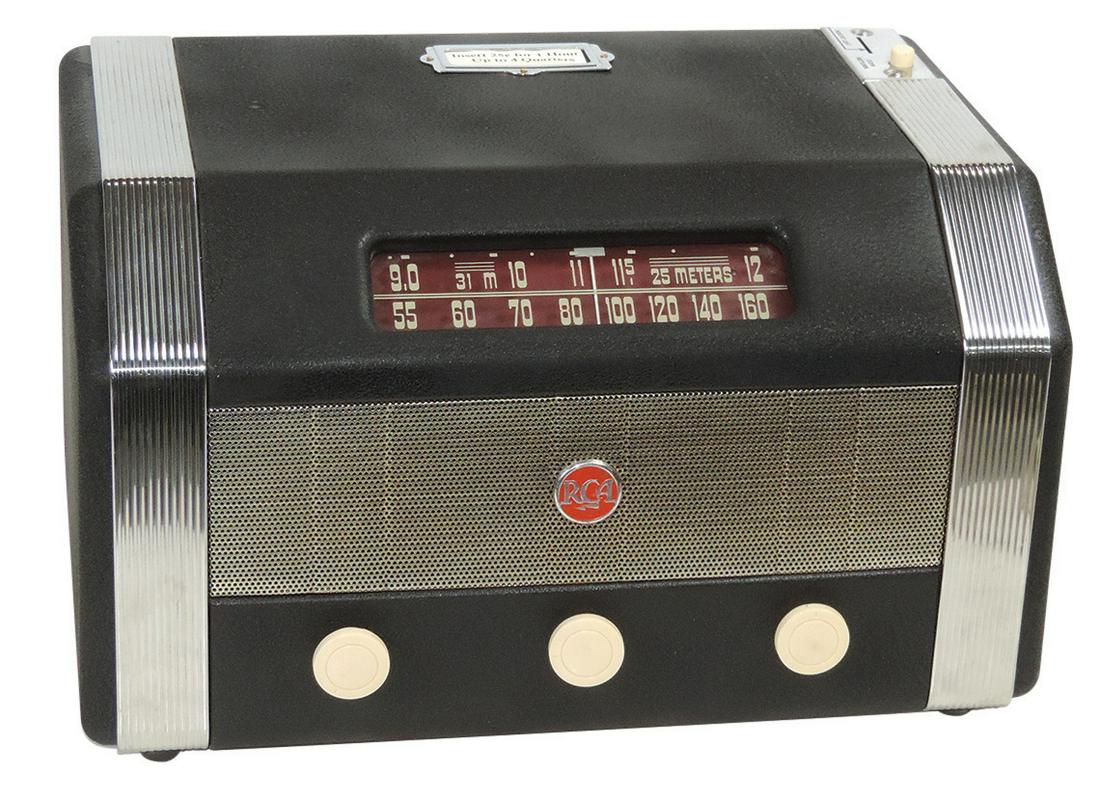 Coin-Operated RCA Radio, pressed steel wrinkle-finish case w/1 hour play for 25 cents, Ex working (1 of 2)