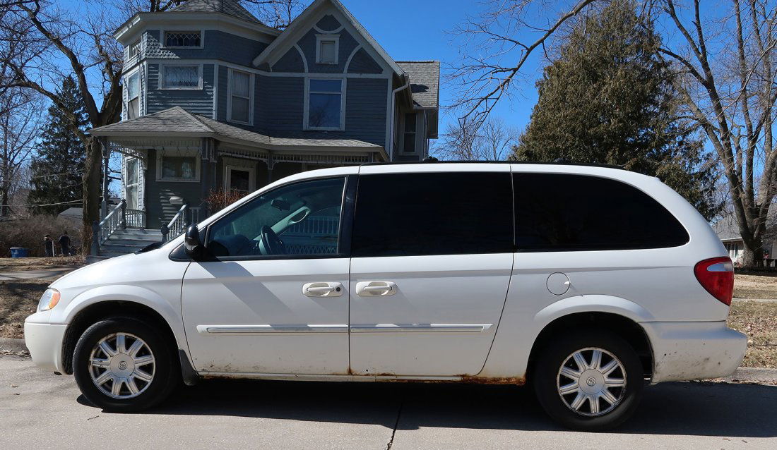 2007 Chrysler Town & Country Touring edition (1 of 15)