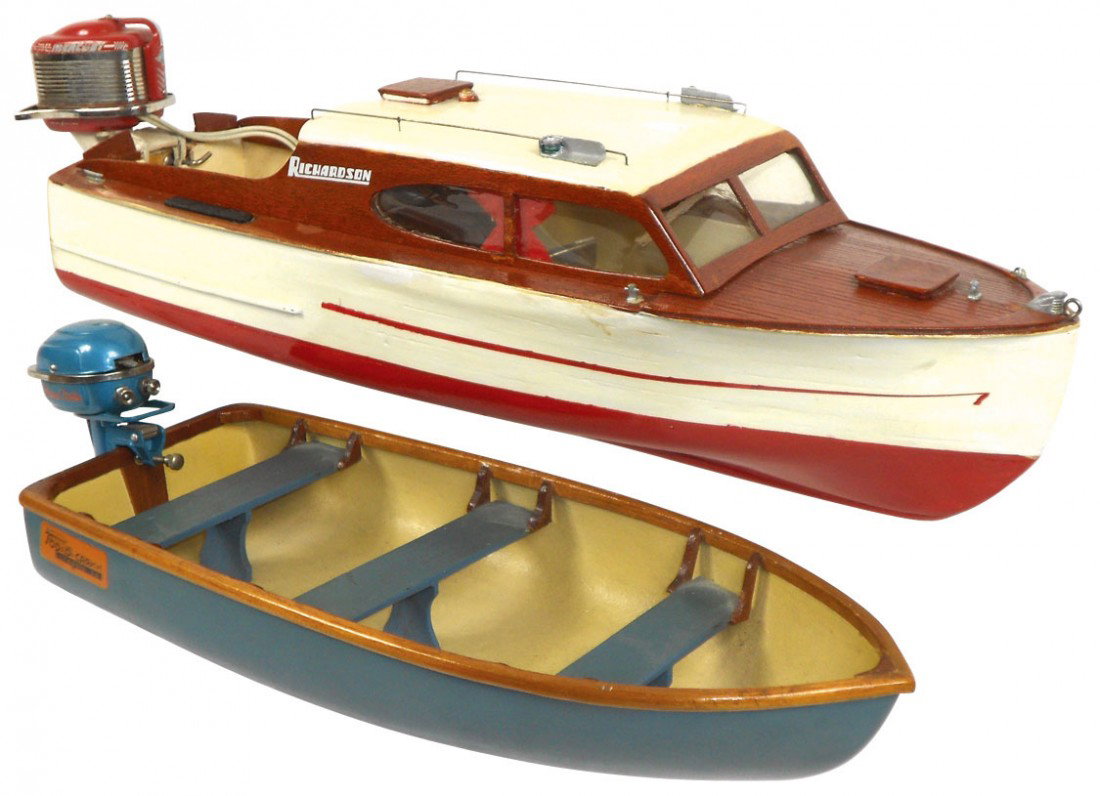 Toy boats (2), Top-O-Car Boat, mfgd by Chemold, h: Toy boats (2), Top-O-Car Boat, mfgd by Chemold, has metal Japanese outboard motor & wood Richardson launch w/metal Mercury outboard motor, c.1960's, both VG/Exc cond, 12" & 18"L.