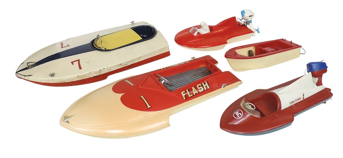 Toy Boats (5), Racer No. 7, B-O litho on tin & 3 plastic by various makers, most in Good cond,: Toy Boats (5), Racer No. 7, B-O litho on tin & 3 plastic by various makers, most in Good cond, largest 17"L.