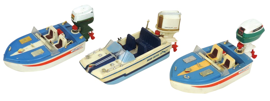 Toy Boats (3), Ideal 1969 w/outboard motors, B-O, VG untested cond, largest 7"L.: Toy Boats (3), Ideal 1969 w/outboard motors, B-O, VG untested cond, largest 7"L.
