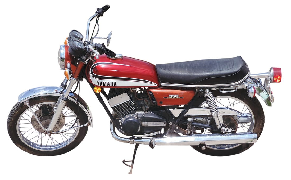 Motorcycle, Yamaha RD350 Torque Induction, 1970's, 6 speed manual, an orig cond survivor: Motorcycle, Yamaha RD350 Torque Induction, 1970's, 6 speed manual, an orig cond survivor showing only 6500 miles on odometer, matching frame & engine numbers 351-100585, VG+ cond w/orig paint & good c