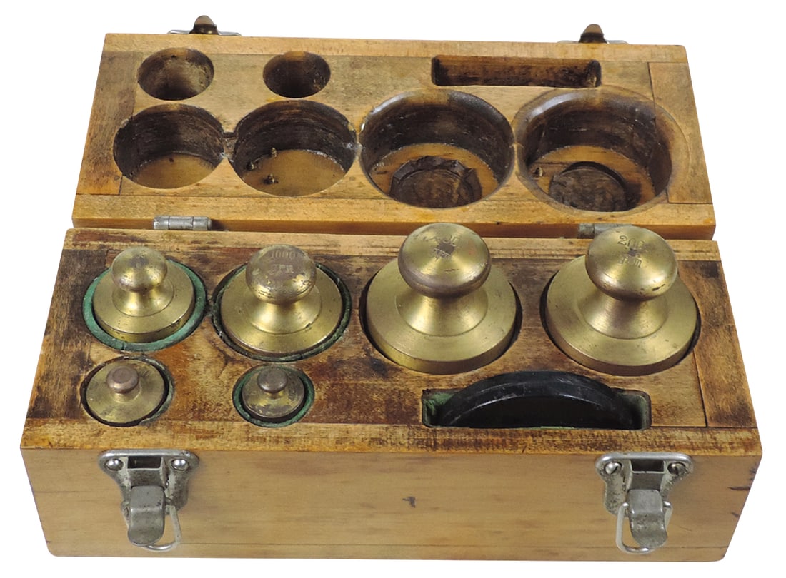 Scale Weight Set, 7 pc Metric in wood case, ranging from 100g to 2000g, VG cond, 11"L. (1 of 2)