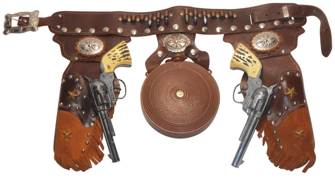 Toy guns, Daisy, riveted double holster set w/Rar: Toy guns, Daisy, riveted double holster set w/Rare center back canteen/compass & working pistols, Exc cond.