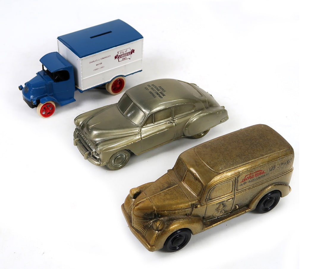 Banks (3), 1 Ertl & 2 unmarked, Good cond, 7'' H.: Banks (3), 1 Ertl & 2 unmarked, Good cond, 7'' H.