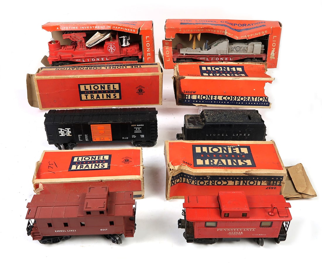 Toy Train (6), Lionel 3512 Operating Fireman & Ladder Car, 6464-425 Boxcar, (1 of 1)