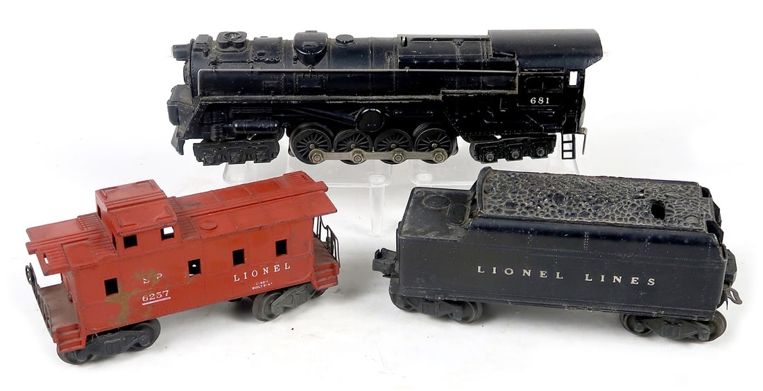 Toy Train (3), 681 Engine, Lionel Lines Coal Car & 6257 SP Caboose, unteste (1 of 1)