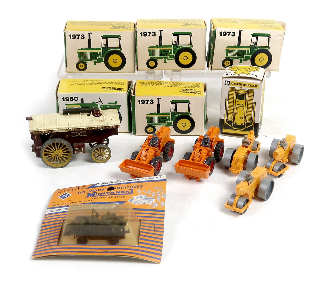 Collectibles (13), John Deere 1973 Sound-Idea Tractor No. 519 (4), John Dee (1 of 1)