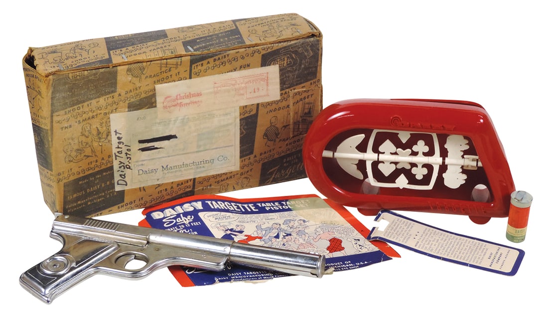 Toy Daisy Targette Set, No. 320 Targeteer bb pistol & table target w/tin of mini bb's in orig: Toy Daisy Targette Set, No. 320 Targeteer bb pistol & table target w/tin of mini bb's in orig mailer, Exc working cond, 11"L.