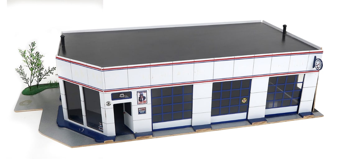 Model Mobil Oil Station Building, 3 Bay Pre-fab Enameled Panel Style, No Si (1 of 3)