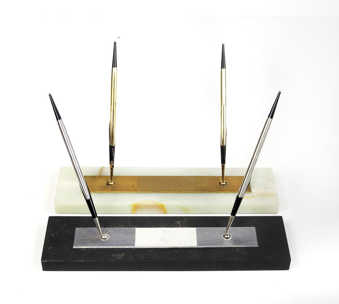 2 Parker Mcm Desk Sets, Dbl Ballpoints, Matching Style In Onyx W/gold Tone: 2 parker mcm desk sets, dbl ballpoints, matching style in onyx w/gold tone & black slat w/brushed chrome pens. Exc untested cond, 12"l
